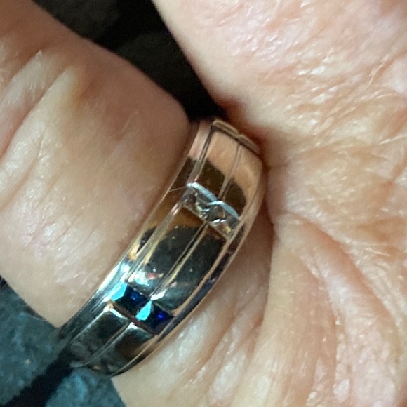 Women’s 10 carat white gold , diamond and saphire ring - Picture 3 of 4